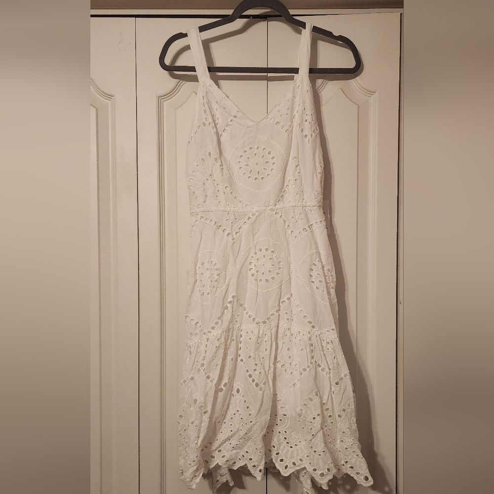 Japna White Sleeveless V-Neck Midi Dress